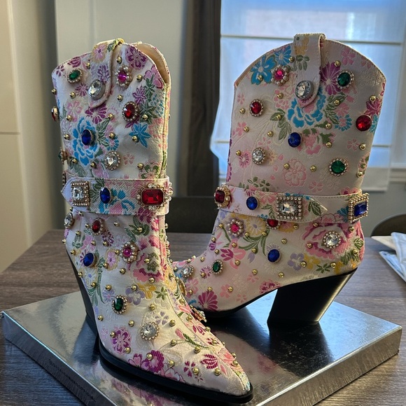 Azalea Wang Diligent Bone boots - 8.5 - Picture 3 of 8